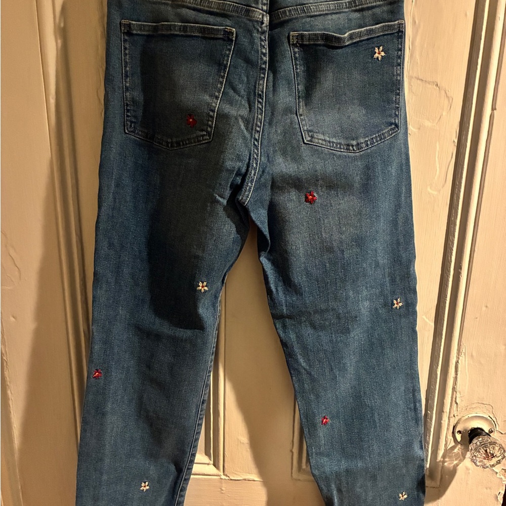 Flower Embroidered Blue Jeans GAP - Picture 6 of 6